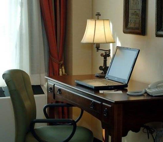 Normandy Farm & Conference Center Hotel