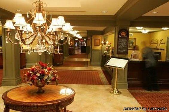 Hotel Normandy Farm & Conference Center 3*
